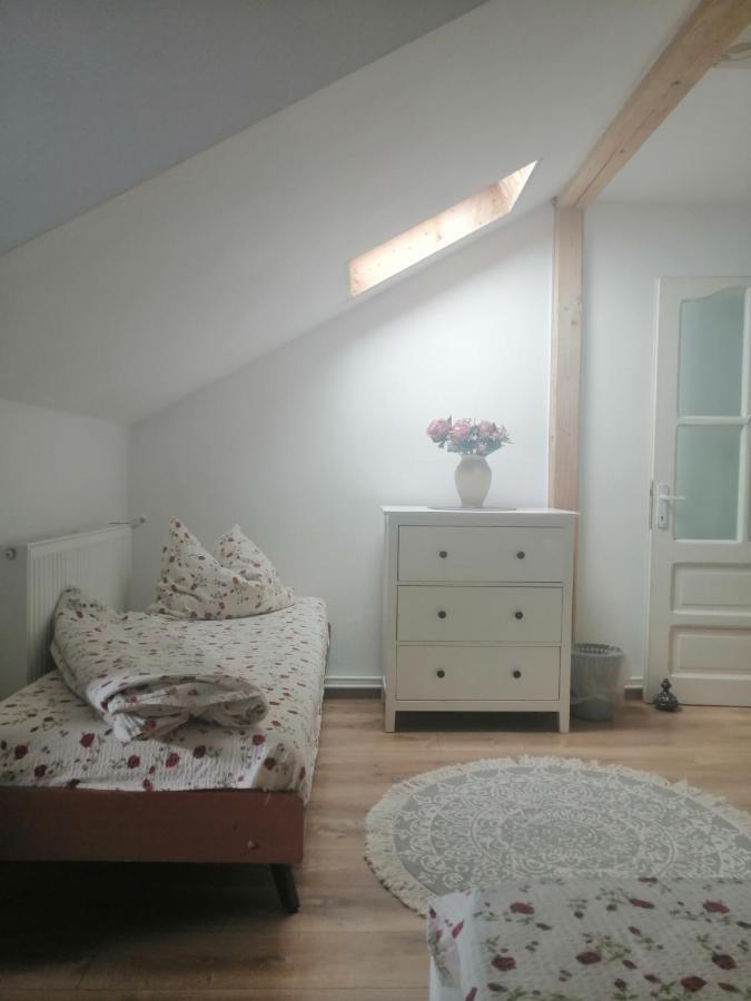 Helga House Hostel Torda Kültér fotó
