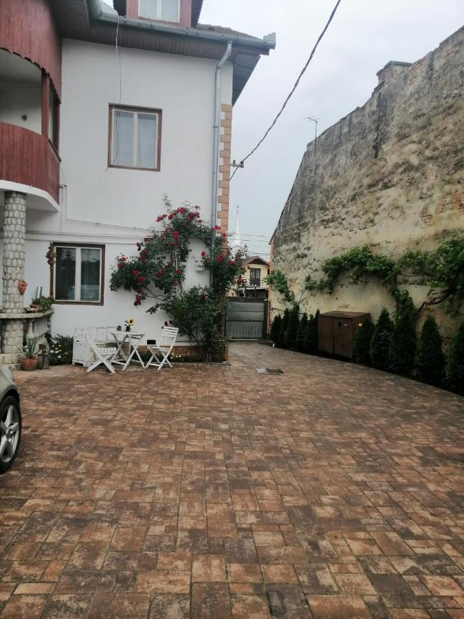Helga House Hostel Torda Kültér fotó